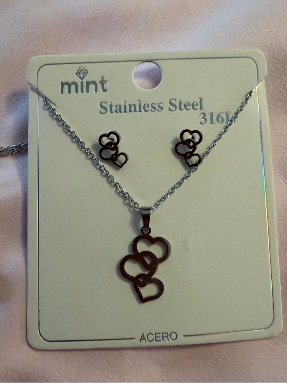 Mint NWT Silver Triple Heart Necklace with Matching Studs 20”
